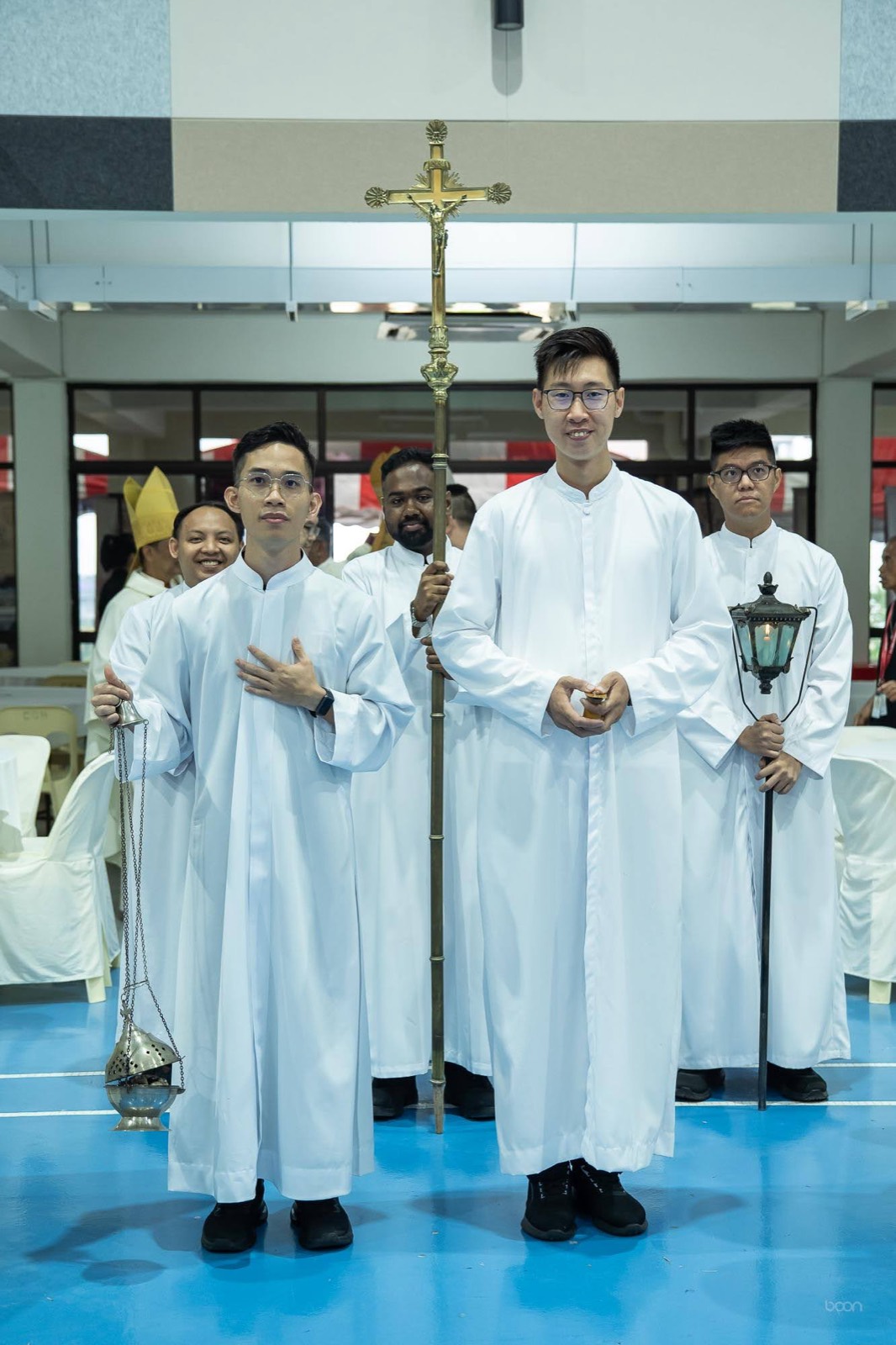 Altar servers carrying the cross, lantern and thurible